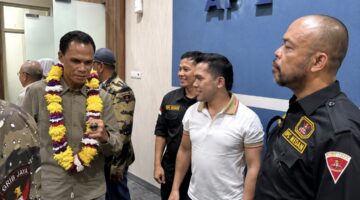Pembina DPC GRIB Jaya Kota Medan Ferdy Sanjaya Sembiring Dampingi Ketua DPD GRIB Jaya Sumut Sambut Kedatangan Ketum Hercules di VIP Bandara Kualanamu